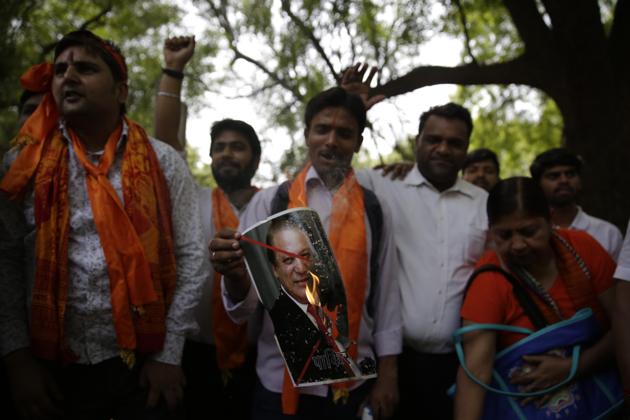 Hindu nationalist Shiv Sena party supporters burn a picture of Pakistan's Prime Minister Nawaz Sharif during a rally. (Tesring Topgyal/AP) Hindu nationalist Shiv Sena party supporters burn a picture of Pakistan's Prime Minister Nawaz Sharif during a rally. (Tesring Topgyal/AP)