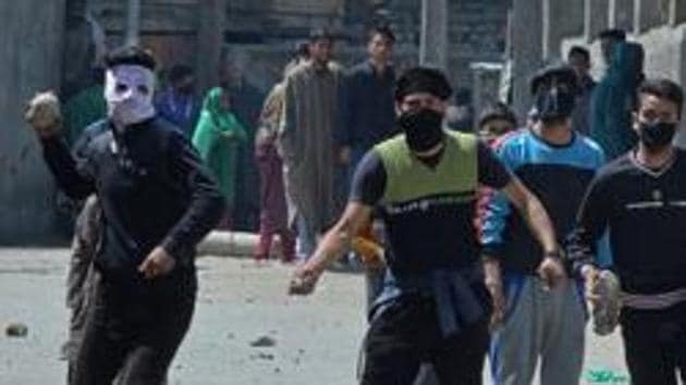 The election commission in its report cancelling Ananatnag bypoll has said incidents of stone-pelting are on the rise in Kashmir.(AFP file photo) The election commission in its report cancelling Ananatnag bypoll has said incidents of stone-pelting are on the rise in Kashmir.(AFP file photo)