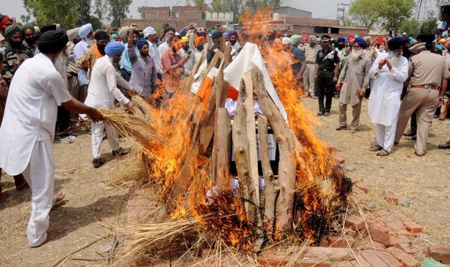 Army personnel and villagers perform cremation of Late Naib Subedar Paramjit Singh at his village Vain Poin. (PTI) Army personnel and villagers perform cremation of Late Naib Subedar Paramjit Singh at his village Vain Poin. (PTI)