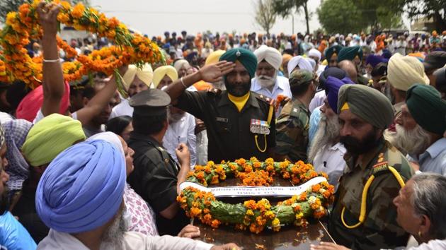 The Indian security establishment sees a link between the attack, in which two soldiers were beheaded, and the visit by Pakistan Army Chief Gen Qamar Bajwa to the LoC a day before.(Sameer Sehgal/Hindustan Times) The Indian security establishment sees a link between the attack, in which two soldiers were beheaded, and the visit by Pakistan Army Chief Gen Qamar Bajwa to the LoC a day before.(Sameer Sehgal/Hindustan Times)