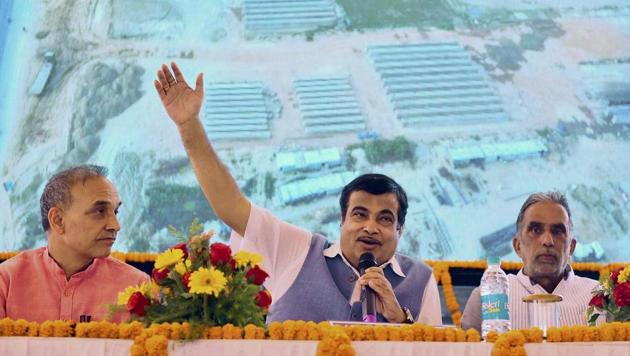 Union transport minister Nitin Gadkari interacts with the media in Baghpat.(PTI)