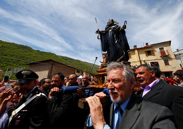 The procession starts in the morning with the arrival of pilgrims from those places where the cult of the saint is especially felt, such as Lazio, Molise and Campania, who walk into the church of Cocullo, singing devotional hymns. (Tony Gentile / Reuters)