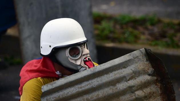 A number youth groups have defied calls for peaceful protests and instead continue violence and property destruction. (RONALDO SCHEMIDT / AFP)