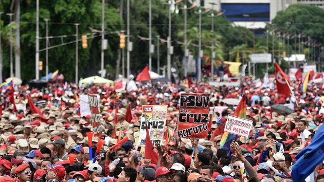 Supporters of Venezuelan President Nicolas Maduro take part in a rally . (Carlos BECERRA / AFP)