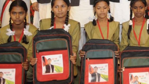 The previous SP government had placed order for nearly 1.8 crore schoolbags in December last year. (HT File Photo) The previous SP government had placed order for nearly 1.8 crore schoolbags in December last year. (HT File Photo)