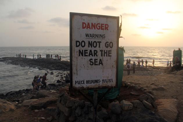 The spot at Bandra Bandstand in Mumbai where the woman drowned.(Pramod Thakur/HT Photo)