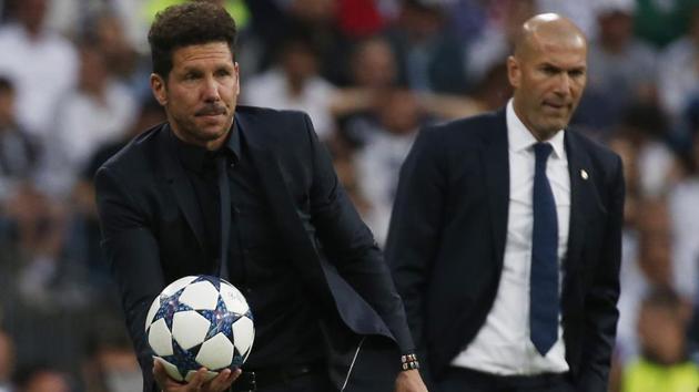 Atletico Madrid manager Diego Simeone (L) is pictured alongside his Real Madrid counterpart Zinedine Zidane (R) during the first leg of their UEFA Champions League clash at the Santiago Bernabeu Stadium on Tuesday.(REUTERS)