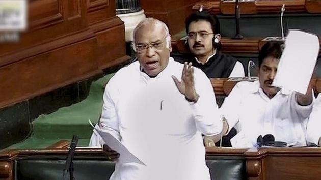 Congress leader Mallikarjun Kharge will head the 21-member Public Accounts Committee of Parliament.(PTI File) Congress leader Mallikarjun Kharge will head the 21-member Public Accounts Committee of Parliament.(PTI File)