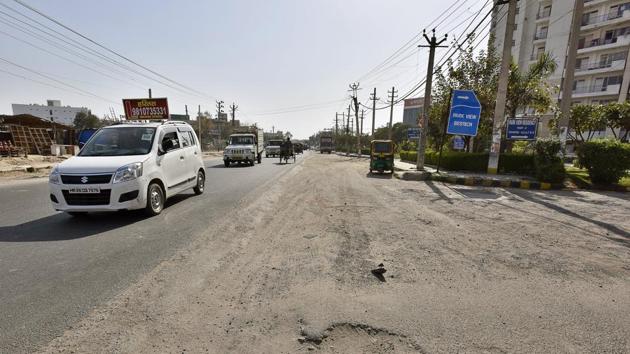 The traffic police has identified 93 speed breakers on main roads but could not ascertain the exact position with regard to roads in interior areas like colonies. (Sanjeev Verma/HT File Photo) The traffic police has identified 93 speed breakers on main roads but could not ascertain the exact position with regard to roads in interior areas like colonies. (Sanjeev Verma/HT File Photo)