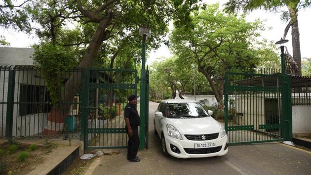 The financial department estimates that roughly Rs200 crore needs to be recovered from IAS, PCS officers and other government employees.(Virendra Singh Gosain/HT PHOTO) The financial department estimates that roughly Rs200 crore needs to be recovered from IAS, PCS officers and other government employees.(Virendra Singh Gosain/HT PHOTO)