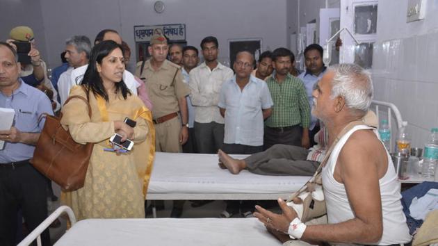 District magistrate Ministi S interacts with a patient at the district hospital during an inspection on Wednesday.(Sakib Ali/HT Photo)