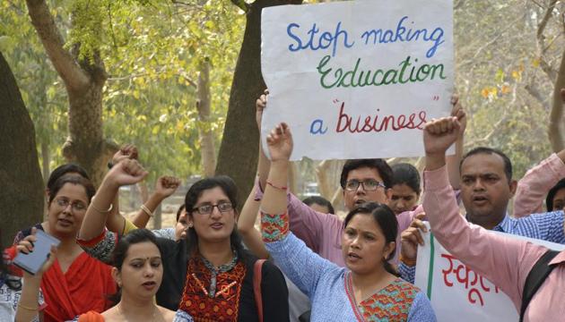 Parents complained of ‘arbitrary’ fee hike and also about schools not adhering to CBSE norms by allegedly forcing a sale of uniforms, books by private publishers and other materials.(Sakib Ali/HT File) Parents complained of ‘arbitrary’ fee hike and also about schools not adhering to CBSE norms by allegedly forcing a sale of uniforms, books by private publishers and other materials.(Sakib Ali/HT File)