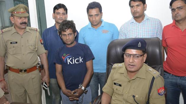 While the three police teams were scouring Maharashtra, the accused fled to Ghaziabad, from where he was planning to go to Baghpat, his hometown. He was nabbed before he could make an escape. (Sakib Ali/HT) While the three police teams were scouring Maharashtra, the accused fled to Ghaziabad, from where he was planning to go to Baghpat, his hometown. He was nabbed before he could make an escape. (Sakib Ali/HT)