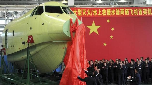 Officials of Aviation Industry Corporation of China (AVIC) unveil the newly-made nose of amphibious aircraft AG600, during a ceremony at a factory in Chengdu, Sichuan province.(Reuters) Officials of Aviation Industry Corporation of China (AVIC) unveil the newly-made nose of amphibious aircraft AG600, during a ceremony at a factory in Chengdu, Sichuan province.(Reuters)