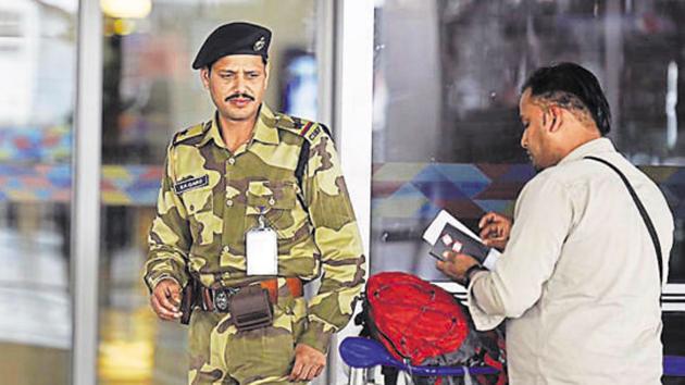 Airports are also keeping manual checking as a fallback option if systems fail or passengers are not ready. (Ravi Choudhary/Hindustan Times)