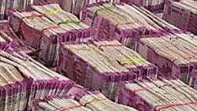 The CBI allegedly recovered Rs 1.5 crore while making the arrests.(PTI) The CBI allegedly recovered Rs 1.5 crore while making the arrests.(PTI)