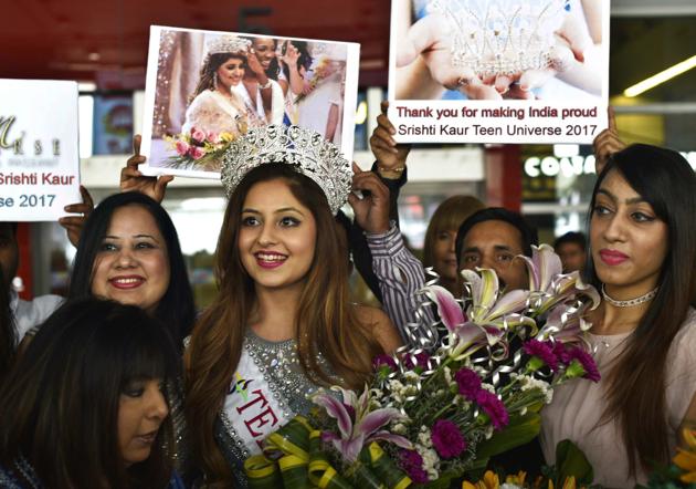 Miss Teen Universe 2017, Srishti Kaur arrives at IGI Airport T-3 in New Delhi, India. (Vipin Kumar/HT PHOTO) Miss Teen Universe 2017, Srishti Kaur arrives at IGI Airport T-3 in New Delhi, India. (Vipin Kumar/HT PHOTO)
