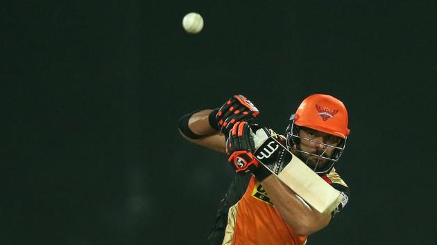 Yuvraj Singh scored a 41-ball 70* to guide Sunrisers Hyderabad to 185/3 against Delhi Daredevils. (BCCI)