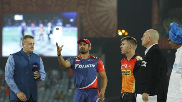 Delhi Daredevils captain Karun Nair (second from left) flips the coin as Sunrisers Hyderabad captain David Warner looks on. (BCCI)
