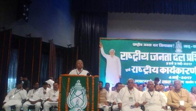 RJD chief Lalu Prasad addressing his party’s national committee meeting, at Rajgir on Thursday.(HT photo)
