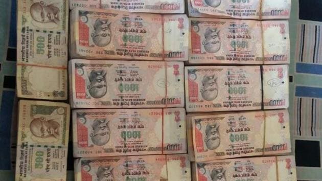 Demonetised currency notes of Rs 500 and Rs 1000 that were withdrawn from circulation.(HT Photo) Demonetised currency notes of Rs 500 and Rs 1000 that were withdrawn from circulation.(HT Photo)