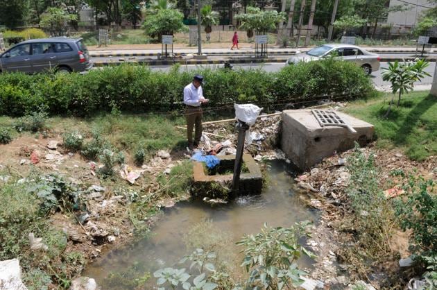 Ruptures in Huda’s main water pipeline have resulted in acute supply shortfall in Sushant Lok, Suncity, Ardee City, sectors 21, 22, 23, Ashok Vihar, Model Town and other localities. (FILE PHOTO) Ruptures in Huda’s main water pipeline have resulted in acute supply shortfall in Sushant Lok, Suncity, Ardee City, sectors 21, 22, 23, Ashok Vihar, Model Town and other localities. (FILE PHOTO)