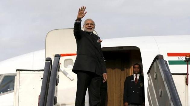 Prime Minister Narendra Modi boards a plane after his trip to Afghanistan in 2015.(Reuters File Photo)