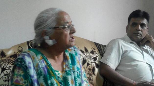 Jalandhar resident, Santoshi Devi, had to be hospitalised as snatchers left her ear profusely bleeding.(HT Photo)