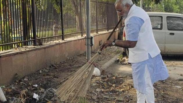 Prime Minister Narendra Modi wields the broom during a surprise visit to a police station in New Delhi. Modi launched the Swachh Bharat campaign on October 2, 2014.(File photo/PIB)