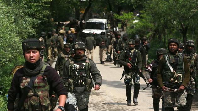 Soldiers patrol during an operation against militants in Shopian district, south of Srinagar.(Waseem Andrabi/HT Photo)