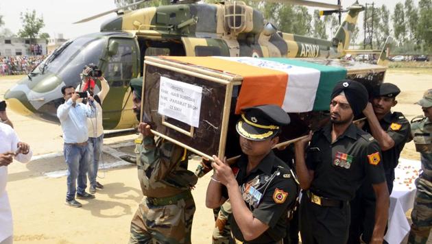 Indian Army personnel carry the coffin of soldier Paramjeet Singh ahead of his funeral at Vein Pein village near Amritsar.(Sameer Sehgal/ HT Photo)