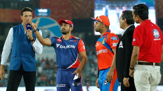 Delhi Daredevils captain Karun Nair and Gujarat Lions captain Suresh Raina during toss at the Feroz Shah Kotla Stadium in Delhi, on Thursday. Live streaming of Delhi Daredevils vs Gujarat Lions was available online.(BCCI)