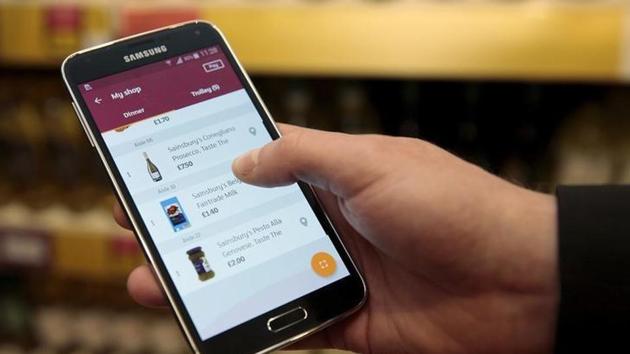 With 22.1 transactions per person per year, Asia tops the chart of online buys followed by North America (19%), Europe (18.4%) and Australia (16.1%). (Reutes photo) With 22.1 transactions per person per year, Asia tops the chart of online buys followed by North America (19%), Europe (18.4%) and Australia (16.1%). (Reutes photo)