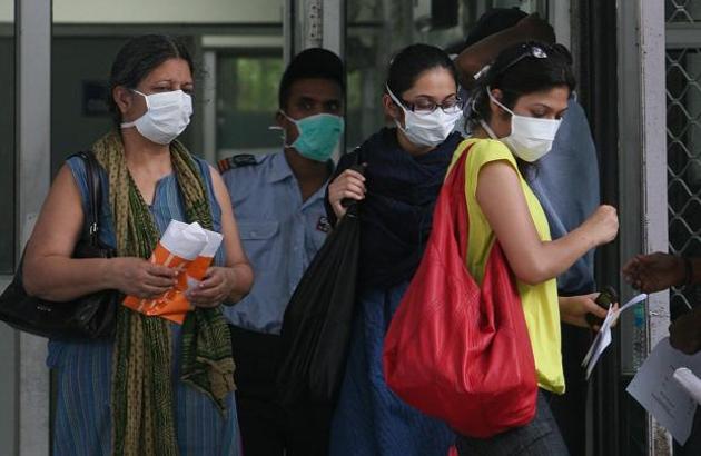 Since the virus spreads faster when there is a drastic change in temperature and humidity, residents have been advised to wear masks to prevent and stay hydrated.(HT file photos) Since the virus spreads faster when there is a drastic change in temperature and humidity, residents have been advised to wear masks to prevent and stay hydrated.(HT file photos)