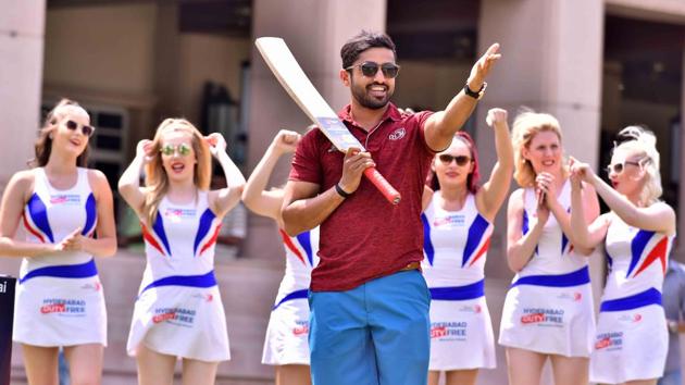 Delhi Daredevils batsman Karun Nair seems to have had a bit of a problem with the sight screen while teeing off with the cricket bat. Understandable, with all that commotion at the golf course. (delhi daredevils) 