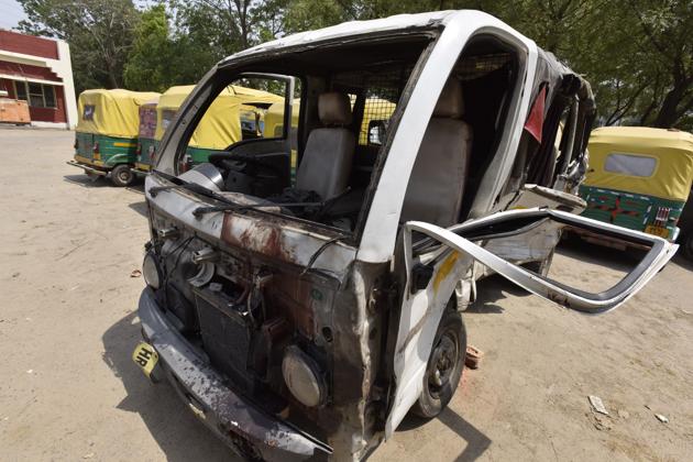 Two persons were killed after a Renault Duster and a small truck collided head-on near the Leisure Valley park, in Gurgaon. (Sanjeev Verma/HT PHOTO) Two persons were killed after a Renault Duster and a small truck collided head-on near the Leisure Valley park, in Gurgaon. (Sanjeev Verma/HT PHOTO)