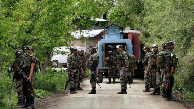Army personnel take position during a search operation at a village in Shopian district in Kashmir.(PTI) Army personnel take position during a search operation at a village in Shopian district in Kashmir.(PTI)