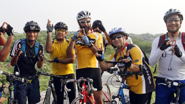 Members of Pedalyatri pose after a successful trail.(Sanjeev Verma/ HT Photo)