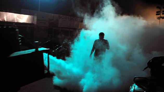 Municipal corporation workers pump mosquito repellent to control mosquito menace. (HT File Photo) Municipal corporation workers pump mosquito repellent to control mosquito menace. (HT File Photo)