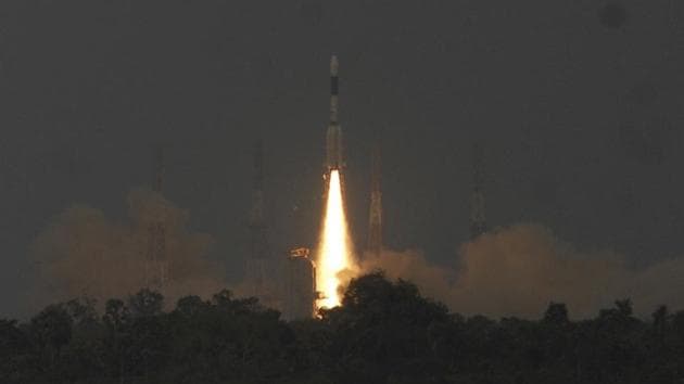 India’s GSLV-D3 powered by homegrown cryogenic engine for the first time failed in its mission as the rocket carrying a communication satellite deviated from its path and went out of control shortly after its lift-off from the spaceport at Sriharikota, about 100 km (62 miles) north of the southern Indian city of Chennai April 15, 2010. I (REUTERS) 