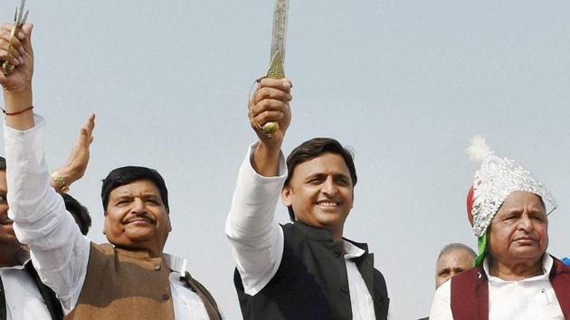 Samajwadi Party supremo Mulayam Singh Yadav (extreme right), former Uttar Pradesh CM Akhilesh Yadav (Centre) and senior party leader Shivpal Yadav (left) at a function in Unnao in November, 2016.(PTI File) Samajwadi Party supremo Mulayam Singh Yadav (extreme right), former Uttar Pradesh CM Akhilesh Yadav (Centre) and senior party leader Shivpal Yadav (left) at a function in Unnao in November, 2016.(PTI File)