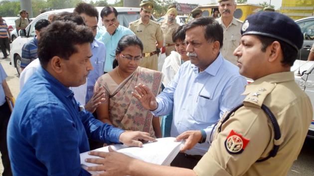 Principal secretary Avnish Awasthi had a conducted an inspection of the plot near river Hindon on April 23. (HT Photo) Principal secretary Avnish Awasthi had a conducted an inspection of the plot near river Hindon on April 23. (HT Photo)