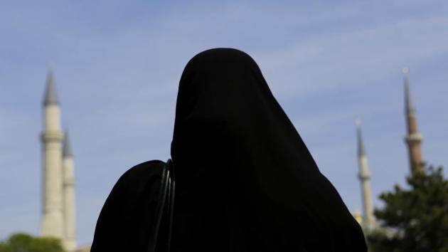 Amreen, Nizamuddin of Narheda village of Kharkhauda, alleged that her husband Sabir had been torturing her for dowry, and has vowed to meet the Uttar Pradesh chief minister Yogi Adityanath.(AP FILE PHOTO/REPRESENTATIVE PICTURE) Amreen, Nizamuddin of Narheda village of Kharkhauda, alleged that her husband Sabir had been torturing her for dowry, and has vowed to meet the Uttar Pradesh chief minister Yogi Adityanath.(AP FILE PHOTO/REPRESENTATIVE PICTURE)