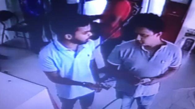Two of Muskan Agarwal’s friends went to the bank to with some money from her account after her father had transferred the ‘ransom’ amount. They were spotted in the CCTV cameras and later caught having pizza at a local market. Two of Muskan Agarwal’s friends went to the bank to with some money from her account after her father had transferred the ‘ransom’ amount. They were spotted in the CCTV cameras and later caught having pizza at a local market.