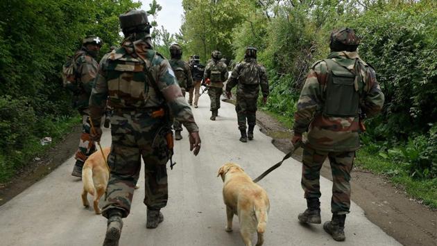 Army soldiers carrying out a search operation in Shopian district of south Kashmir on Thursday.(PTI FILE PHOTO)
