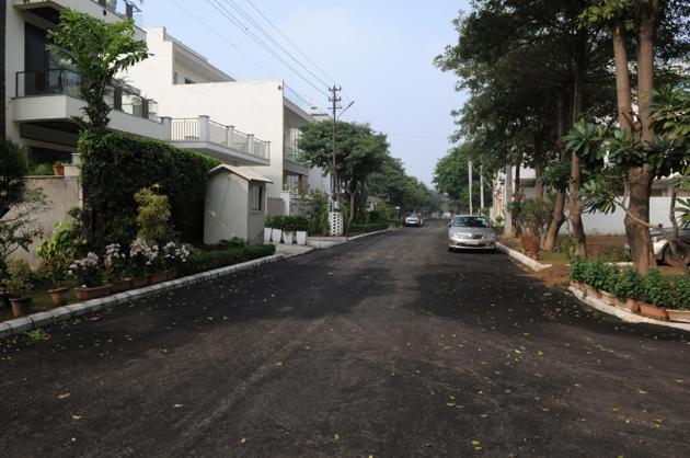 Panic gripped residents of the upscale neighbourhood in DLF Phase 4 as word of the burglary got out.(HT FILE PHOTO)