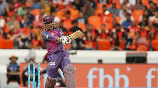 MS Dhoni blasted 31 off 21 to help Rising Pune Supergiant to 148/8 in 20 overs. (BCCI)