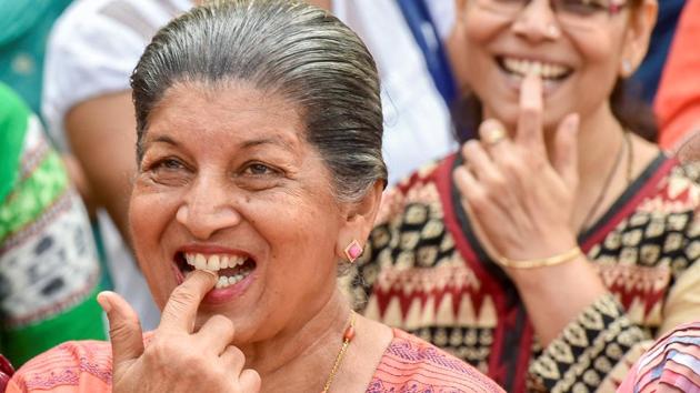 Between “laughters”, members practice deep breathing, neck, shoulder, and stretching exercises (Kunal Patil/HT Photo)