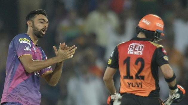 Sunrisers Hyderabad (SRH) will be hoping to quickly forget the disappointing loss against Rising Pune Supergiants, who were powered by Jaydev Unadkat’s (left) five wicket haul. SRH, who have to win the remaining two matches, face table-toppers Mumbai Indians (MI), the first team to qualify for the Indian Premier League (IPL) play-offs. (AFP) Sunrisers Hyderabad (SRH) will be hoping to quickly forget the disappointing loss against Rising Pune Supergiants, who were powered by Jaydev Unadkat’s (left) five wicket haul. SRH, who have to win the remaining two matches, face table-toppers Mumbai Indians (MI), the first team to qualify for the Indian Premier League (IPL) play-offs. (AFP)