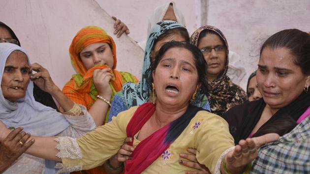Gulista’s mother stayed put at the hospital by her side for 45 days before the acid attack victim died on Sunday morning. Her mother and father returned home with the body on Sunday afternoon. (Sakib Ali/HT Photo) Gulista’s mother stayed put at the hospital by her side for 45 days before the acid attack victim died on Sunday morning. Her mother and father returned home with the body on Sunday afternoon. (Sakib Ali/HT Photo)